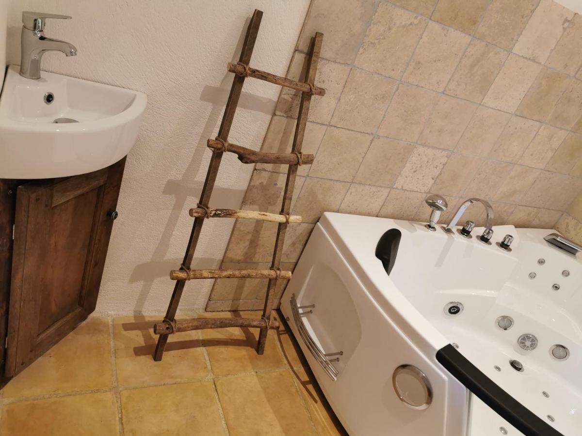 ساليرنيس La Bastide Du Capelier - Chambres D'Hotes Avec Baignoire Balneotherapie - 3 Etoiles المظهر الخارجي الصورة